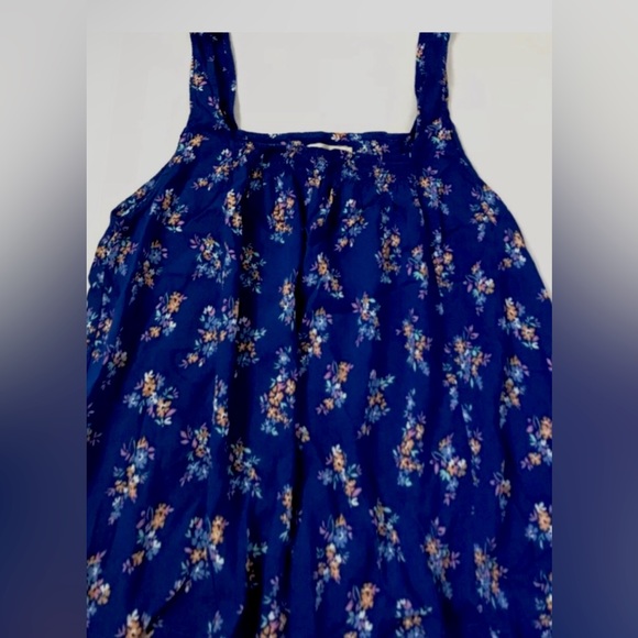 Hollister blue floral flowy tank top with open back size medium GUC - Picture 4 of 7